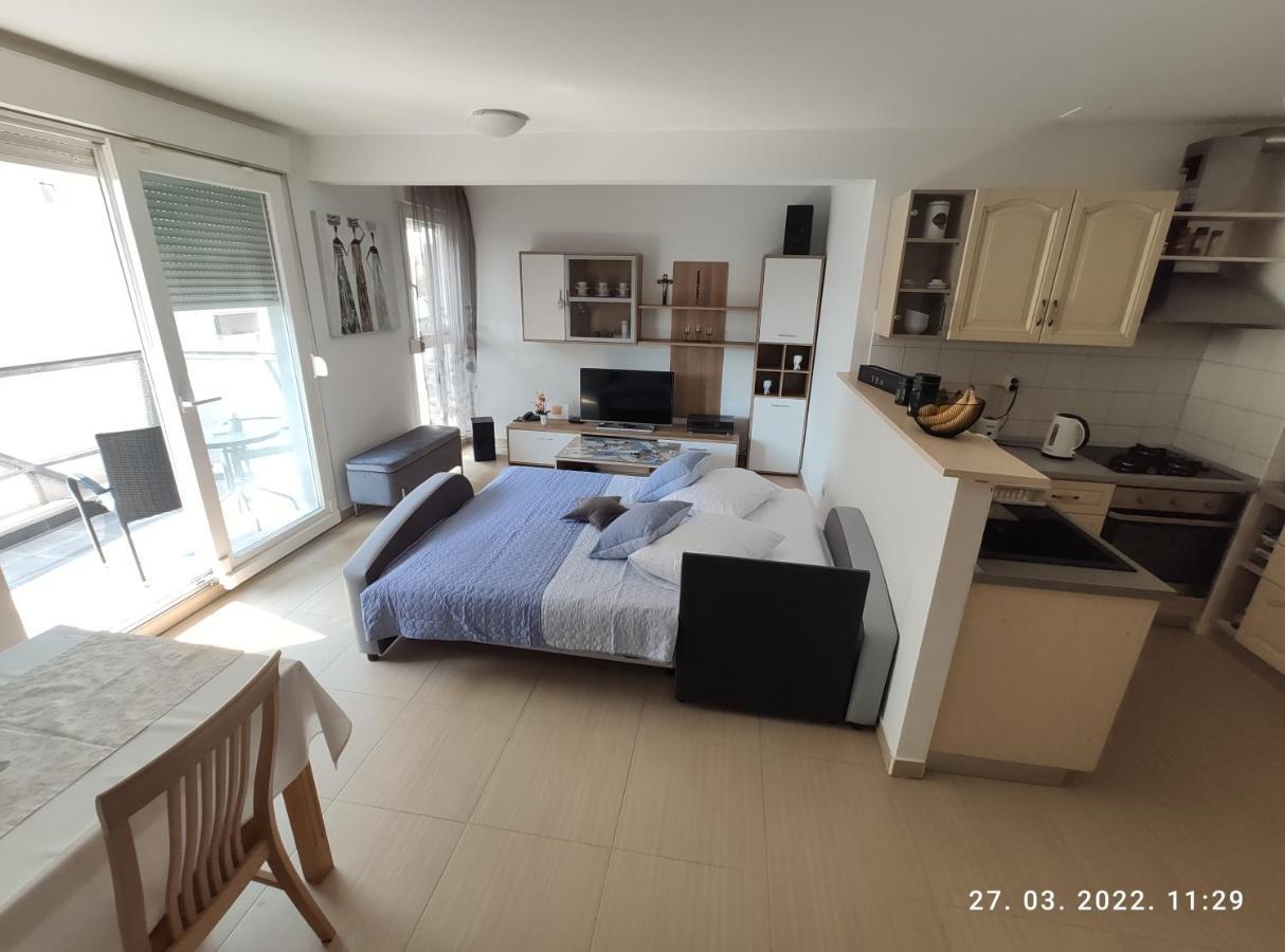 Apartman Antonela With Free Garage Parking Apartment Split Exterior photo